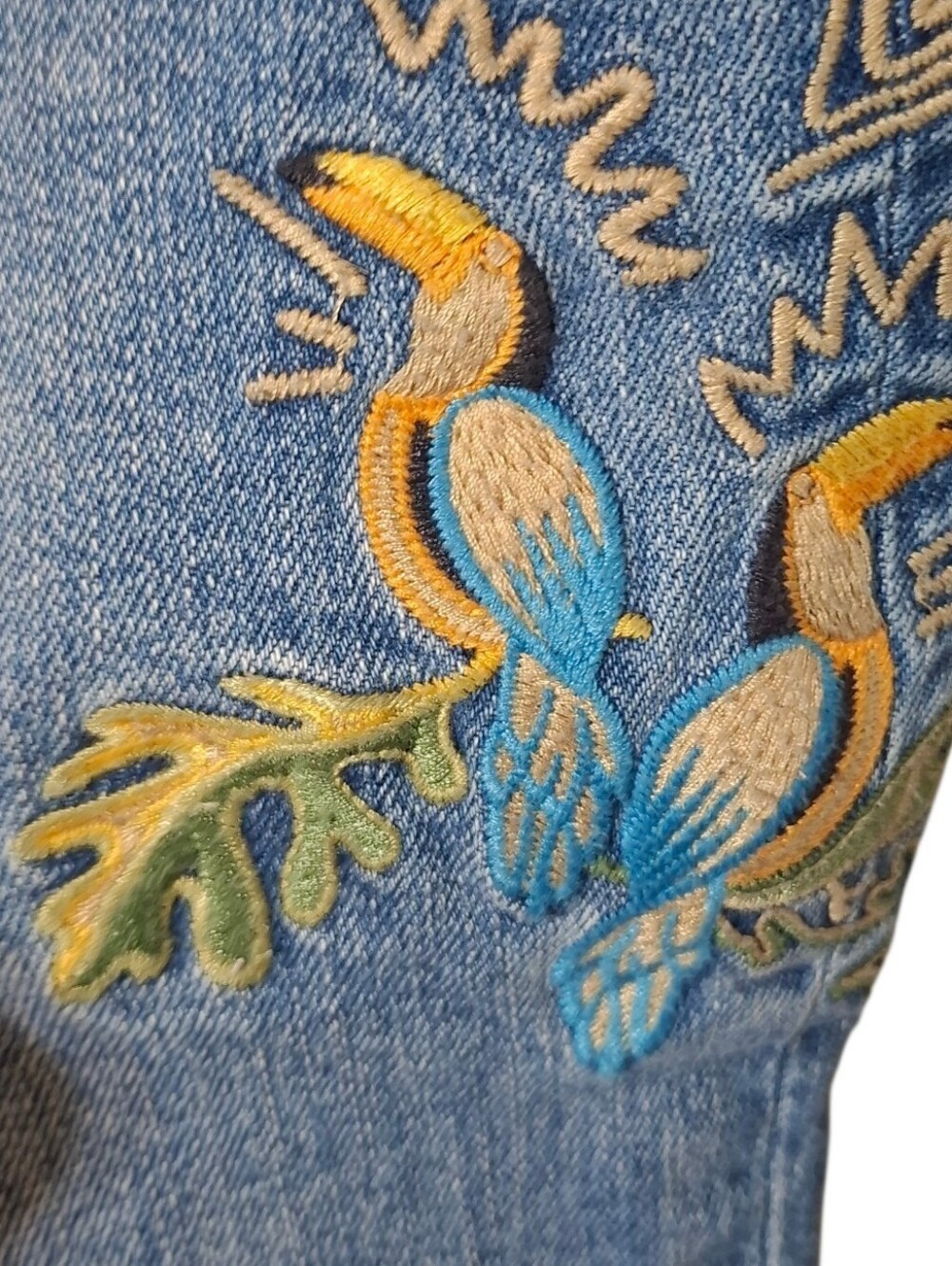 Johnny Was Embroidered Jeans with Multicolor Motifs (Size 27) - Picture 4 of 10